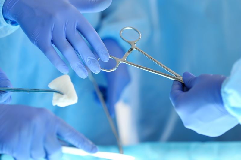 opm-dlaszpitali-nowatorska-operacja-uwolnienia-wiezadla-lukowatego-posrodkowego-metoda-laparoskopowa