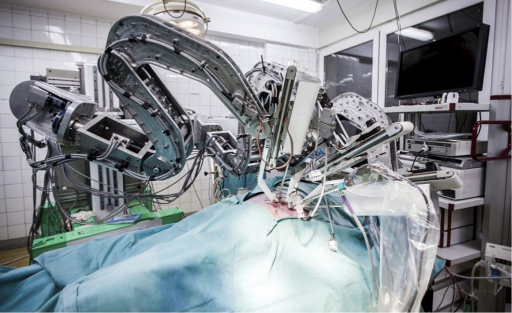 OPM_5_25_temat_numeru_ZBIGNIEW_NAWRAT_ROBOTYKA_CHIRURGICZNA_W_POLSCE_FOT_3